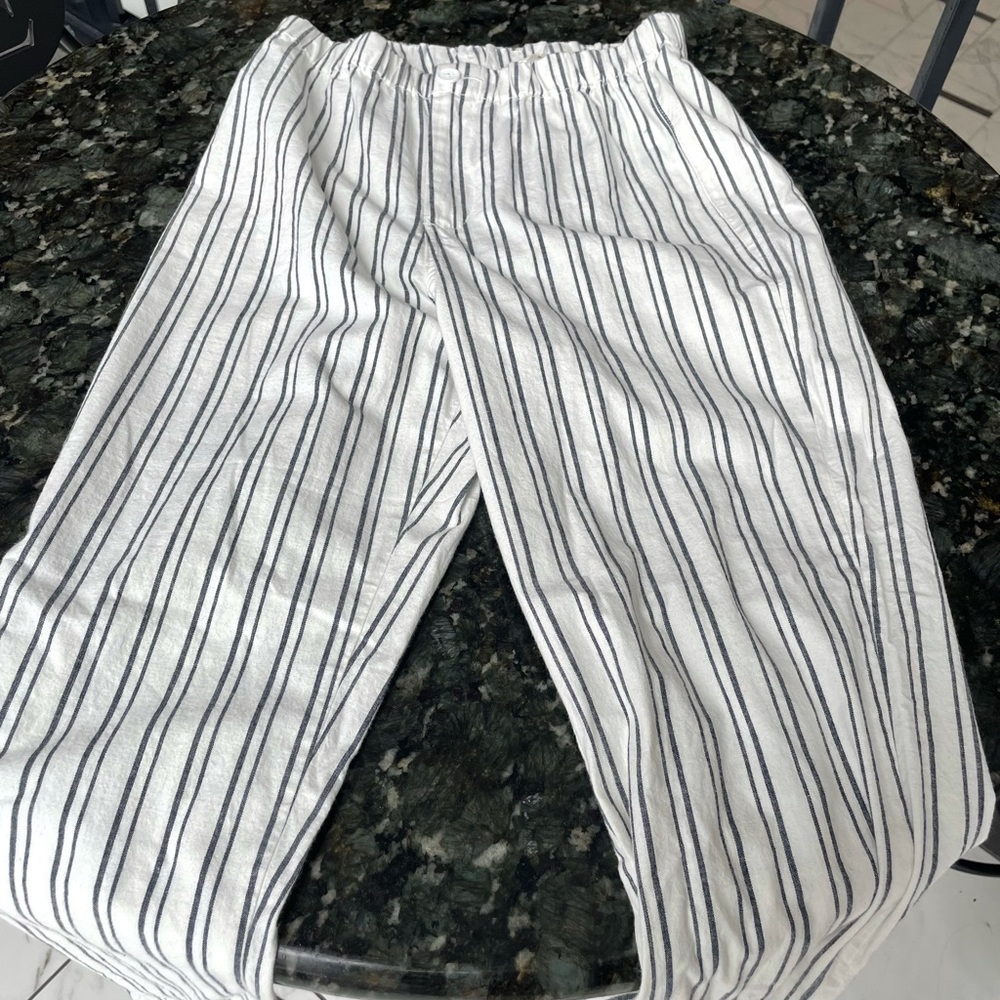 Cute striped pants perfect for summer and fall!